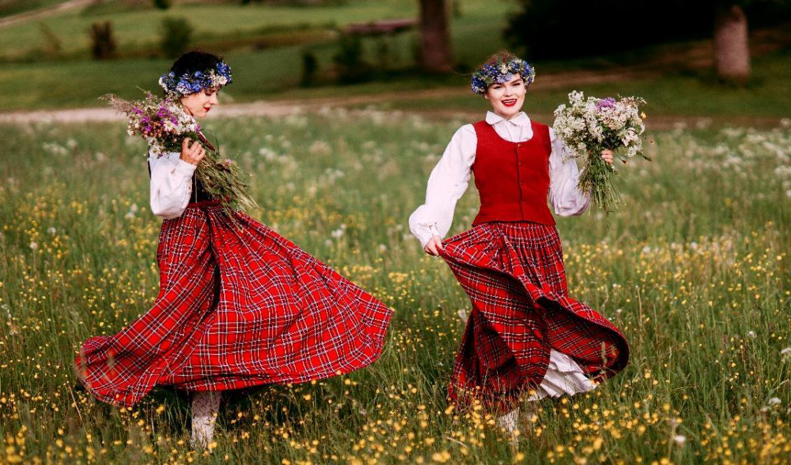 
Midsommar är den glädjens tid som ännu uppmärksammas på många håll. Bilden från firandet av Jani i Lettland med många urgamla sedvänjor. Foto: Shutterstock                                            