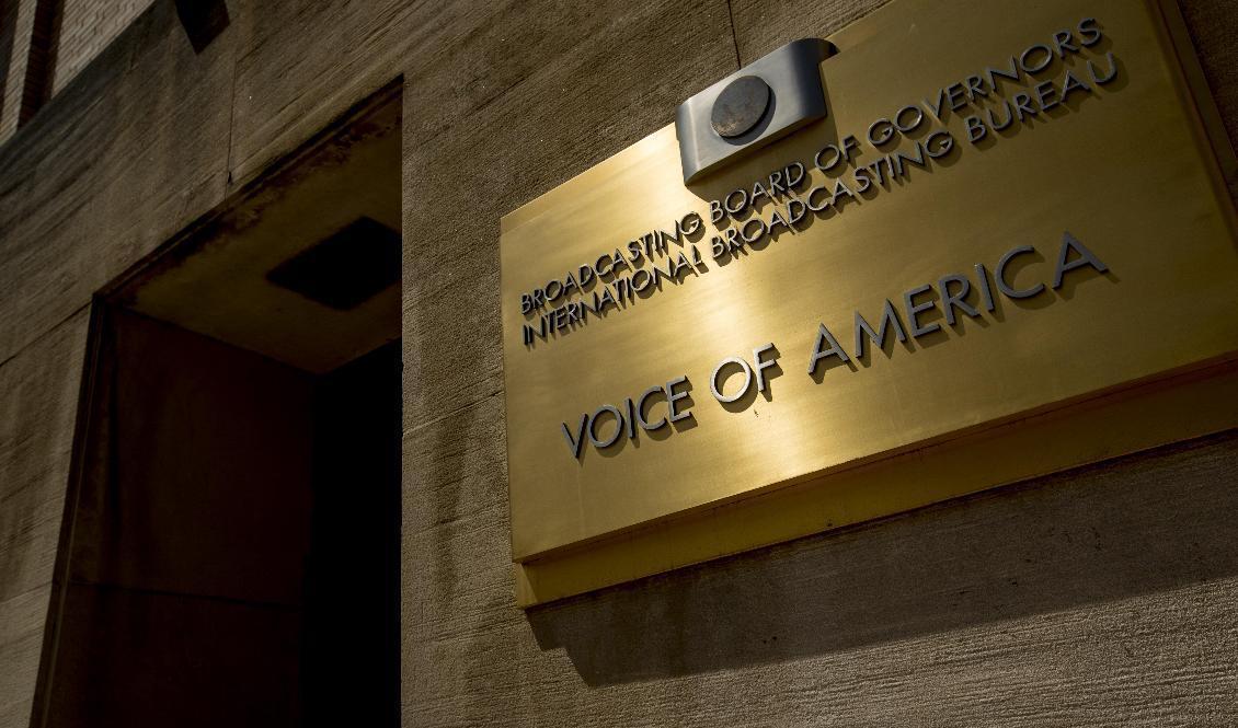 Amerikanska nyhetskanalen Voice of America får inte längre sändas i Turkiet. Arkivbild, redaktionsbyggnaden i Washington, USA. Foto: Andrew Harnik/AP/TT