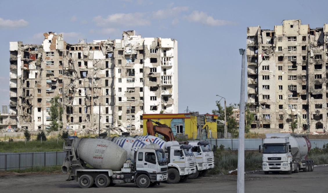 Sönderskjutna hus i det ryskkontrollerade Mariupol i östra Ukraina. Arkivbild. Foto: AP/TT