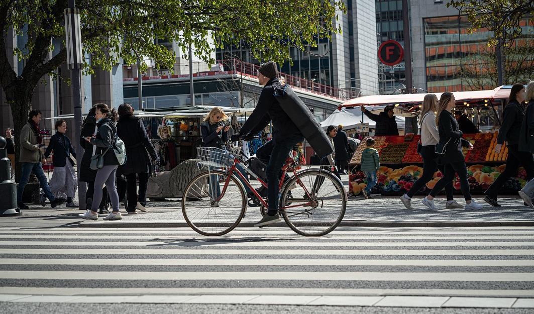 
Stockholm stads blågröna styre vill att kommunanställda ska välja annat färdsätt än bilen. Därför erbjuder man nu förmånscyklar till samtliga kommunanställda. Foto: Sofia Drevemo                                            