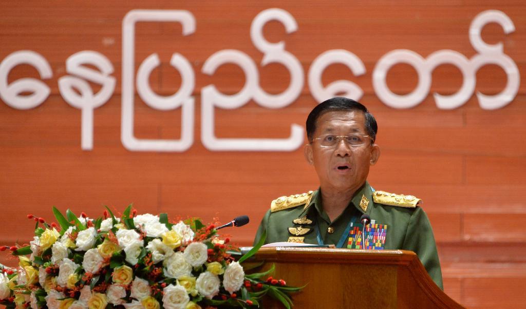 
Ledaren för Burmas styrande militärjunta, Min Aung Hlaing, talar under en konferens i Naypyidaw, Burma, i augusti 2020. Foto: Thet aung/AFP via Getty Images                                            