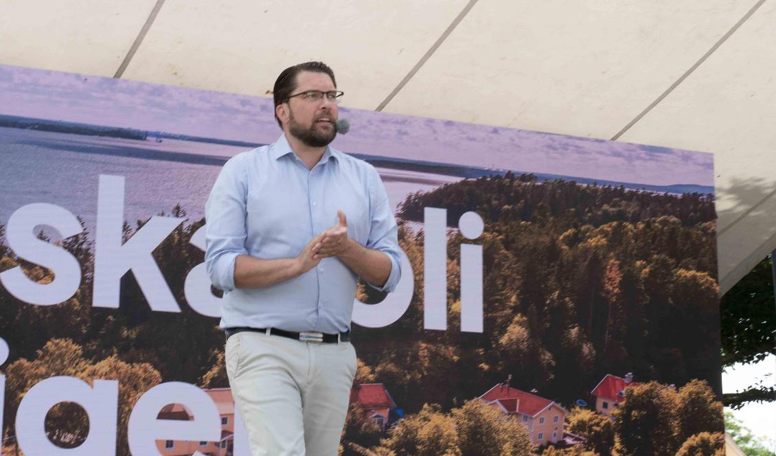 Sverigedemokraternas partiledare, Jimmie Åkesson, håller ett tal i Almedalen i Visby på Gotland den 6 juli 2022. Foto: Bilbo Lantto