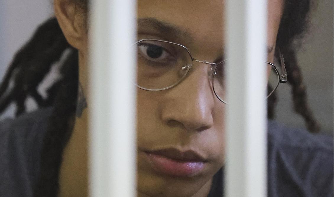 Brittney Griner lyssnar till uppläsningen av domen. Foto: Evgenia Novozhenina/AP/TT