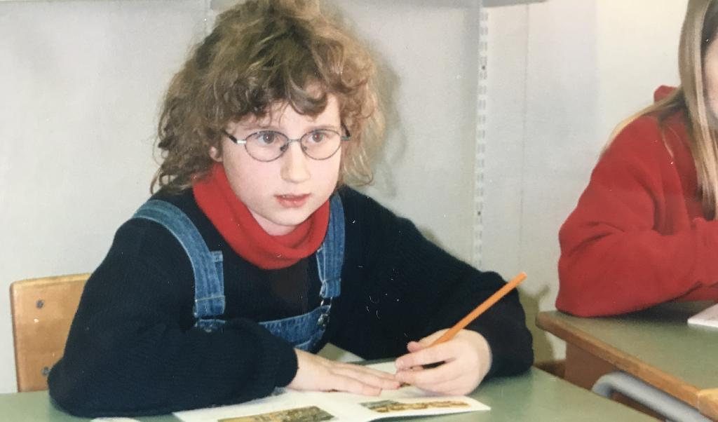 


Jag i tredje klass, ett försiktigt, inlyssnande barn som inte hördes så mycket i klassrummet men som älskade att lära sig saker. Foto: Privat                                                                                                                                    