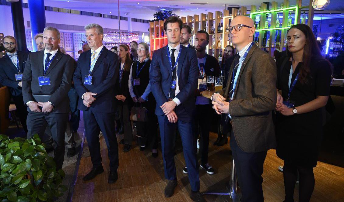 Tryckt stämning efter TV4:s valprognos på Moderaternas valvaka på Clarion Sign på söndagskvällen. Foto: Fredrik Sandberg/TT