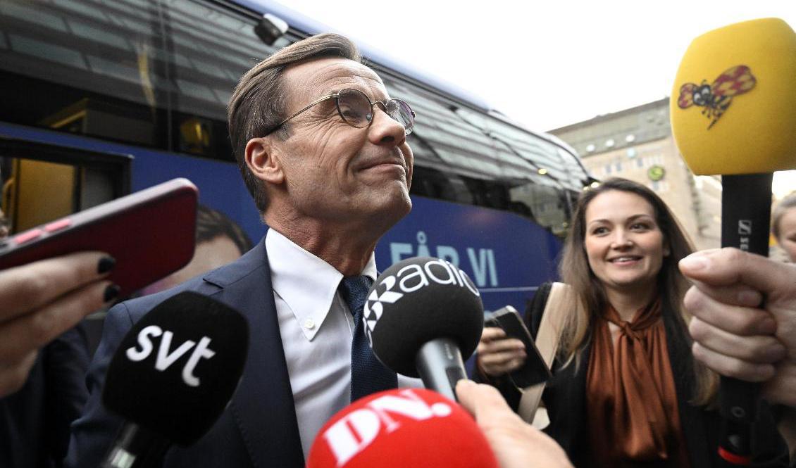 Moderaternas partiledare Ulf Kristersson (M) anländer till Moderaternas valvaka på Clarion Sign på söndagskvällen. Foto: Fredrik Sandberg/TT
