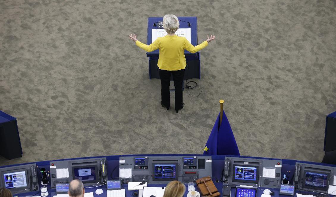 EU-kommissionens ordförande Ursula von der Leyen håller tal inför EU-parlamentet. Foto: Jean-Francois Badias/AP/TT