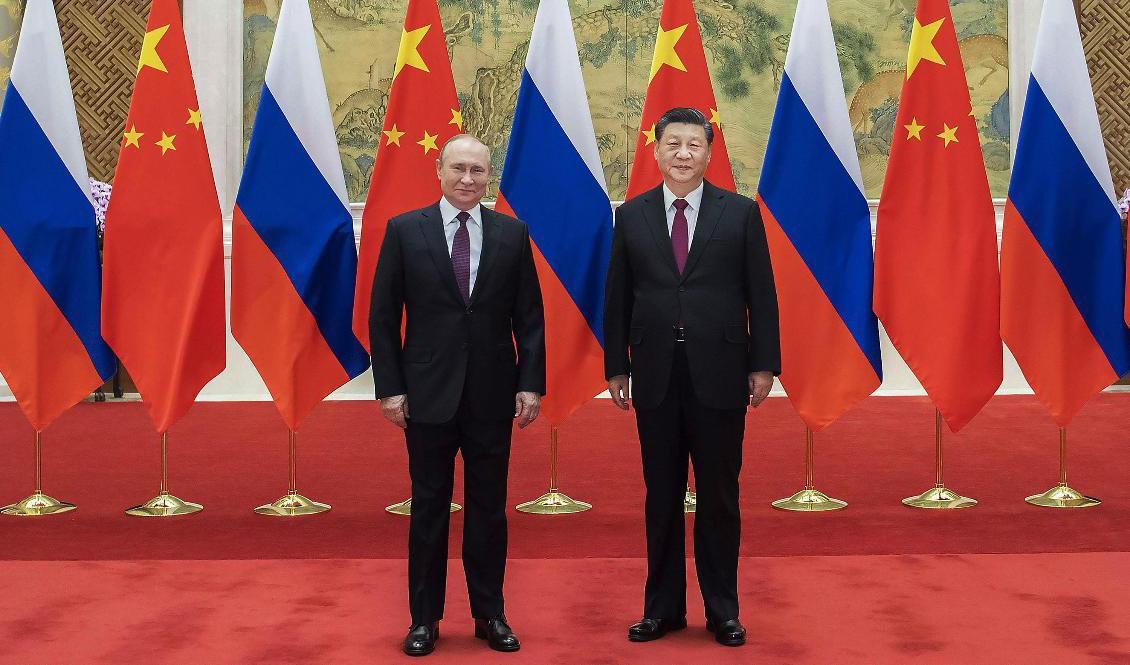 

Rysslands president Vladimir Putin tillsammans med Kinas president Xi Jinping vid deras senaste möte i februari. Bilden kommer från den statliga kinesiska nyhetsbyrån Nya Kina. Arkivbild. Foto: Li Tao/Nya Kina/AP/TT                                                                                        
