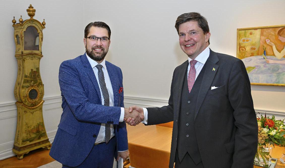 Sverigedemokraternas partiledare Jimmie Åkesson (SD) och riksdagens talman Andreas Norlén inför dagens talmansrunda. Foto: Anders Wiklund/TT