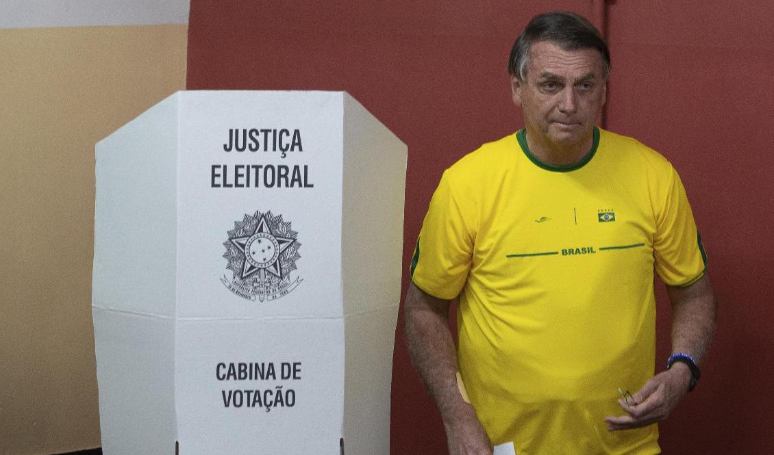 Brasiliens sittande president Jair Bolsonaro röstade på söndagen i Rio de Janeiro. Foto: Andre Coelho/AP/TT