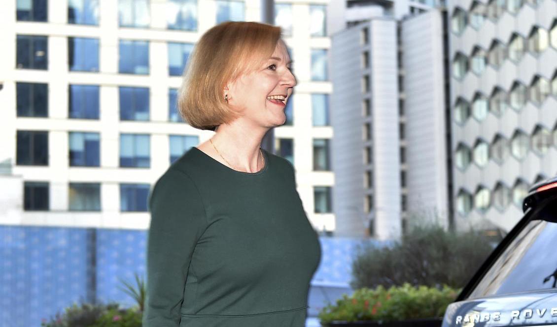 Storbritanniens premiärminister Liz Truss anländer till Birmingham, England, inför Konservativa partiets kongress. Foto: Rui Vieira/AP/TT