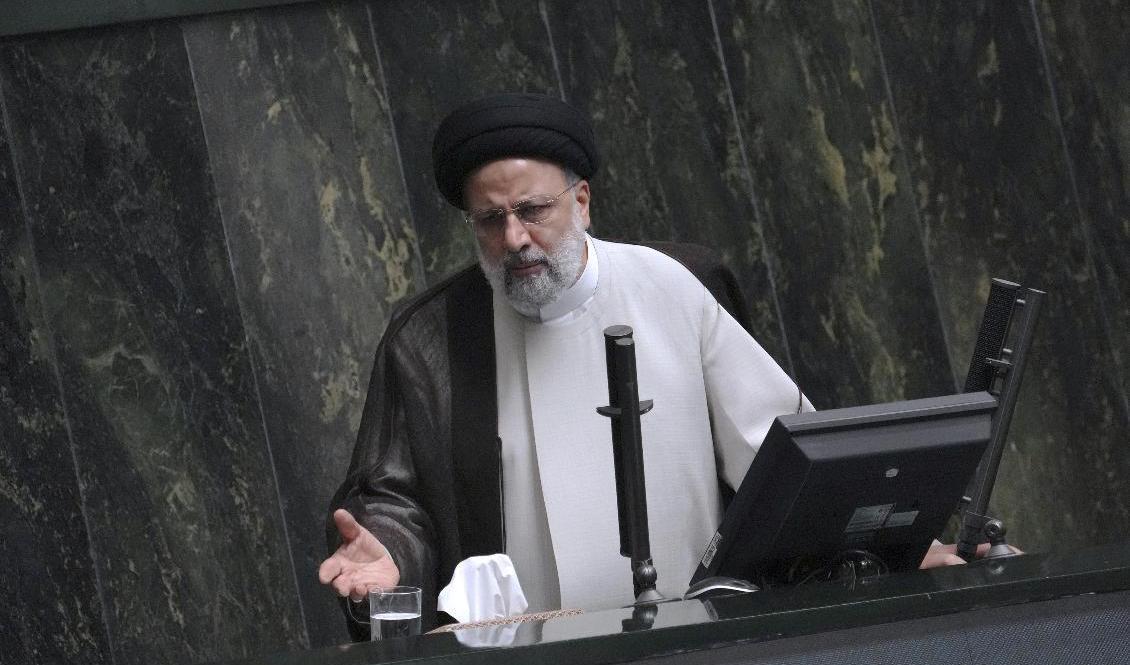 Irans president Ebrahim Raisi under ett sammanträde i landets parlament den 4 oktober. Foto: Vahid Salemi/AP/TT