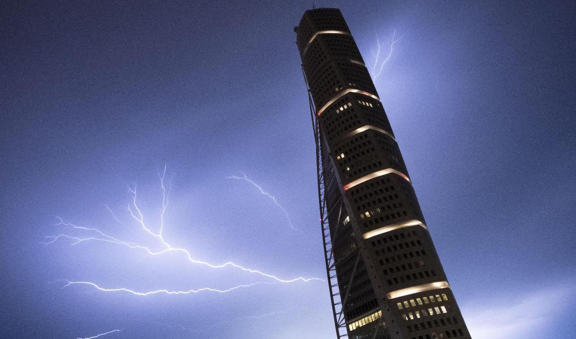 Malmös högsta byggnad Turning Torso blir lite mörkare till följd av energikrisen. Arkivbild. Foto: Johan Nilsson/TT