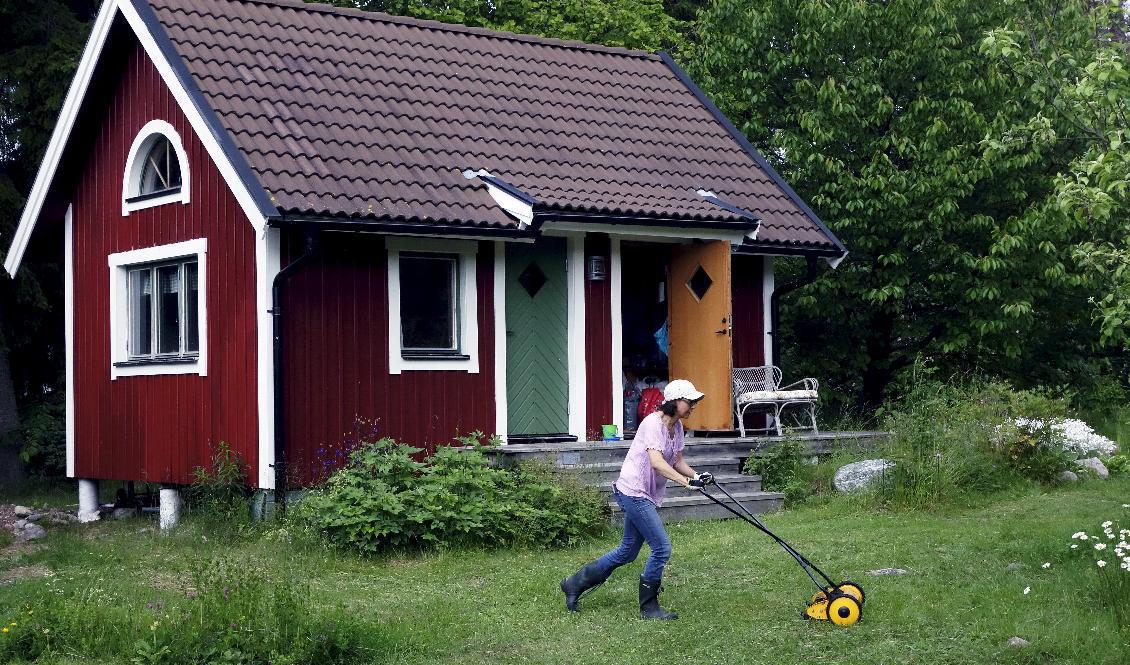 När räntorna stiger sjunker även intresset för fritidshus. Arkivbild. Foto: Hasse Holmberg/TT