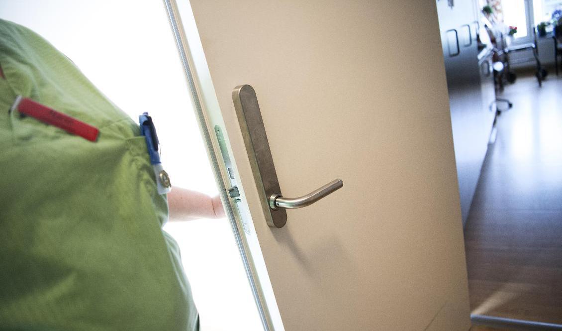 Många undersköterskor säger upp sig och övergår till timanställningar för att få bättre scheman. Foto: Fredrik Sandberg/TT