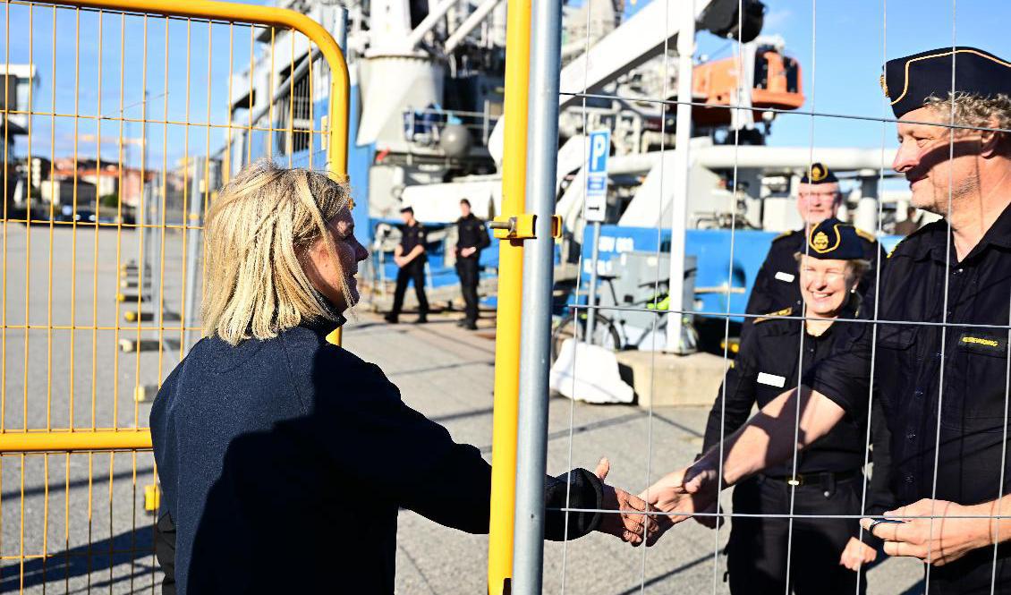 Statsminister Magdalena Andersson (S) besöker Kustbevakningen i Karlskrona för att tacka för insatserna kring gasläckan i Östersjön. Foto: Magnus Lejhall/TT