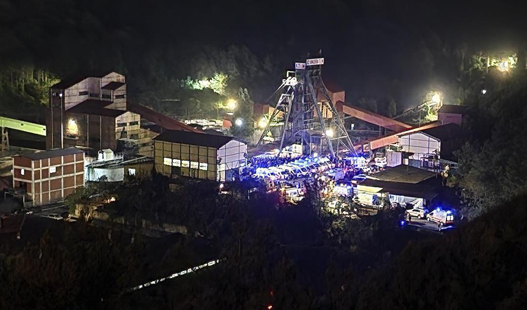 Räddningsarbete vid kolgruvan i Amasra vid Svarta havet. Foto: IHA/AP/TT