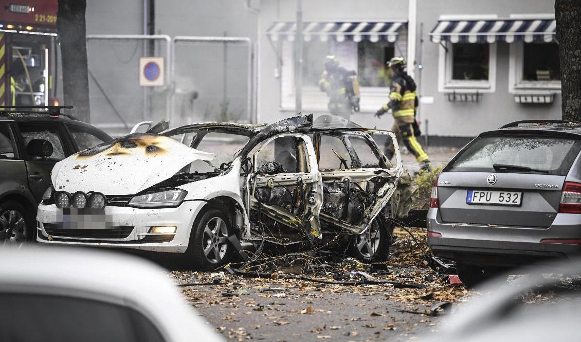 
Polis och räddningstjänst på plats efter en explosion i centrala Enköping på lördagen. Foto: Fredrik Sandberg/TT                                            