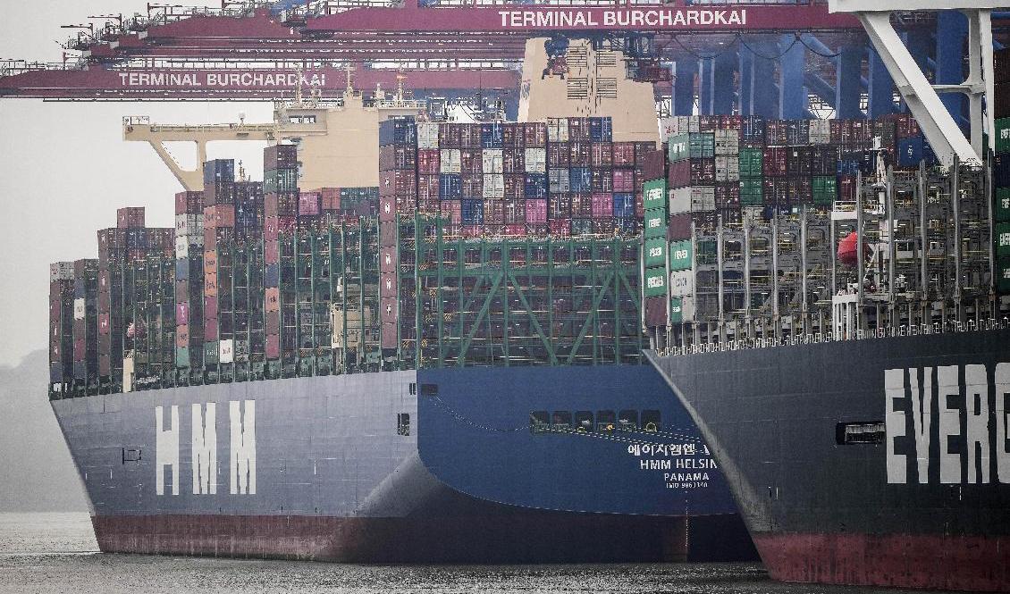 Containerfartyg i hamnen i Hamburg. Foto: Martin Meissner/AP/TT