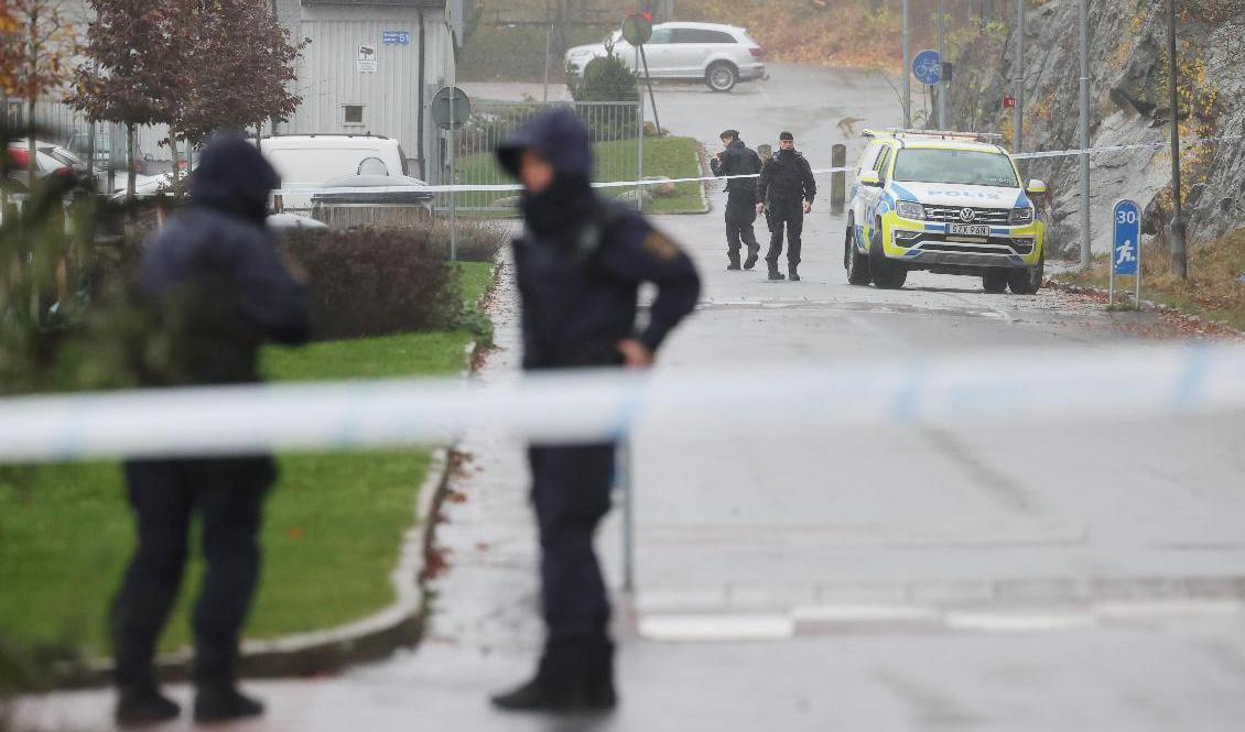 En man i 20-årsåldern sköts på tisdagsmorgonen till döds i en bil i stadsdelen Gårdsten i nordöstra Göteborg. Foto: Adam Ihse/TT