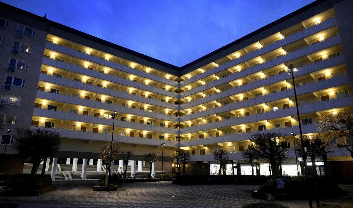 Priserna på bostadsrätter steg i Storstockholm i oktober. Här ett bostadshus i Solna. Foto: Janerik Henriksson/TT