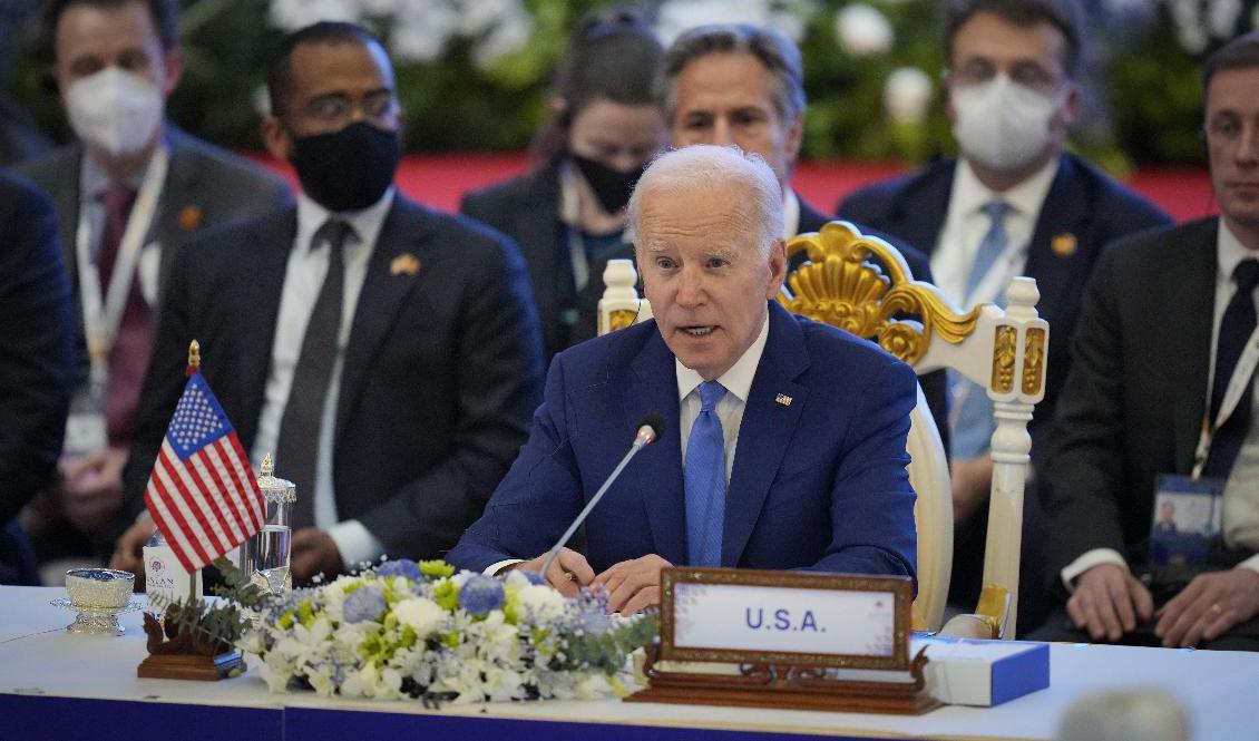 USA:s president Joe Biden talar på Asean-mötet i Phnom Penh, Kambodja. Foto: Vincent Thian/AP/TT