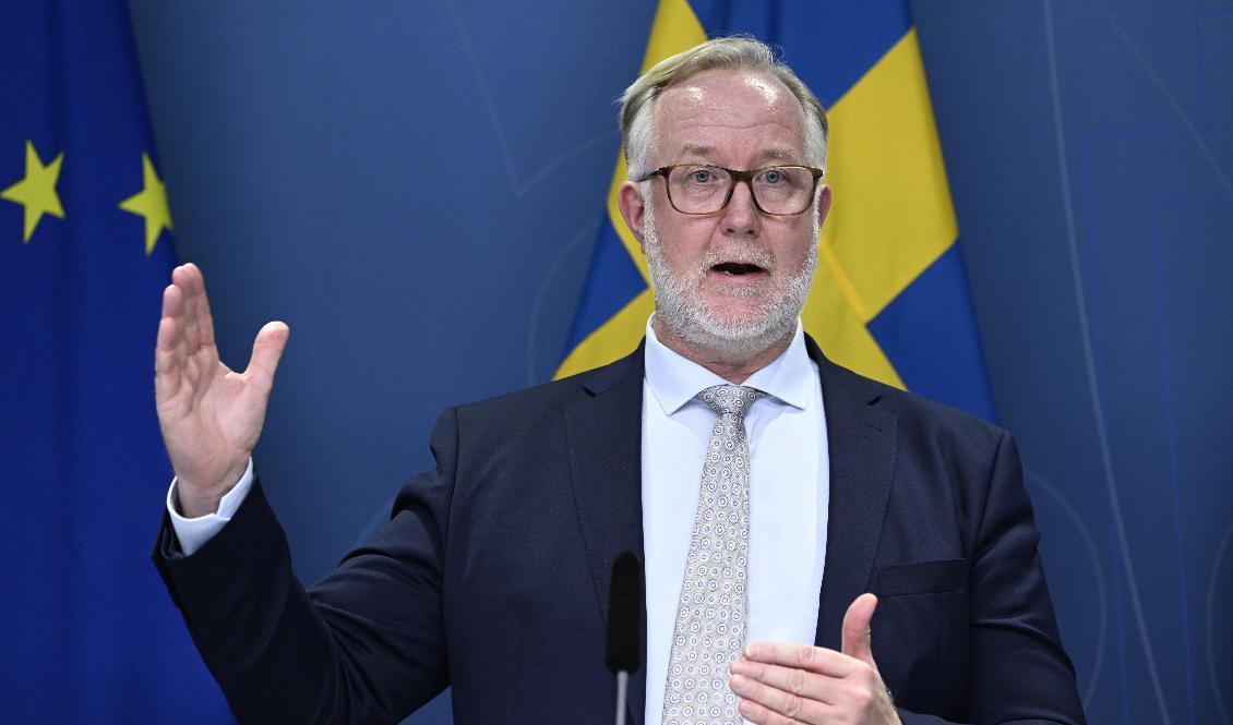Liberalernas ledare, arbetsmarknadsminister Johan Pehrson (L) försvarar partiets omsvängning. Arkivbild. Foto: Henrik Montgomery/TT