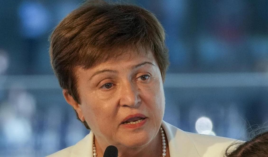 IMF-chefen Kristalina Georgieva varnar för dubbelsmocka mot världsekonomin, från handelshinder och Ukrainakriget. Arkivbild Foto: Peter Dejong AP/TT