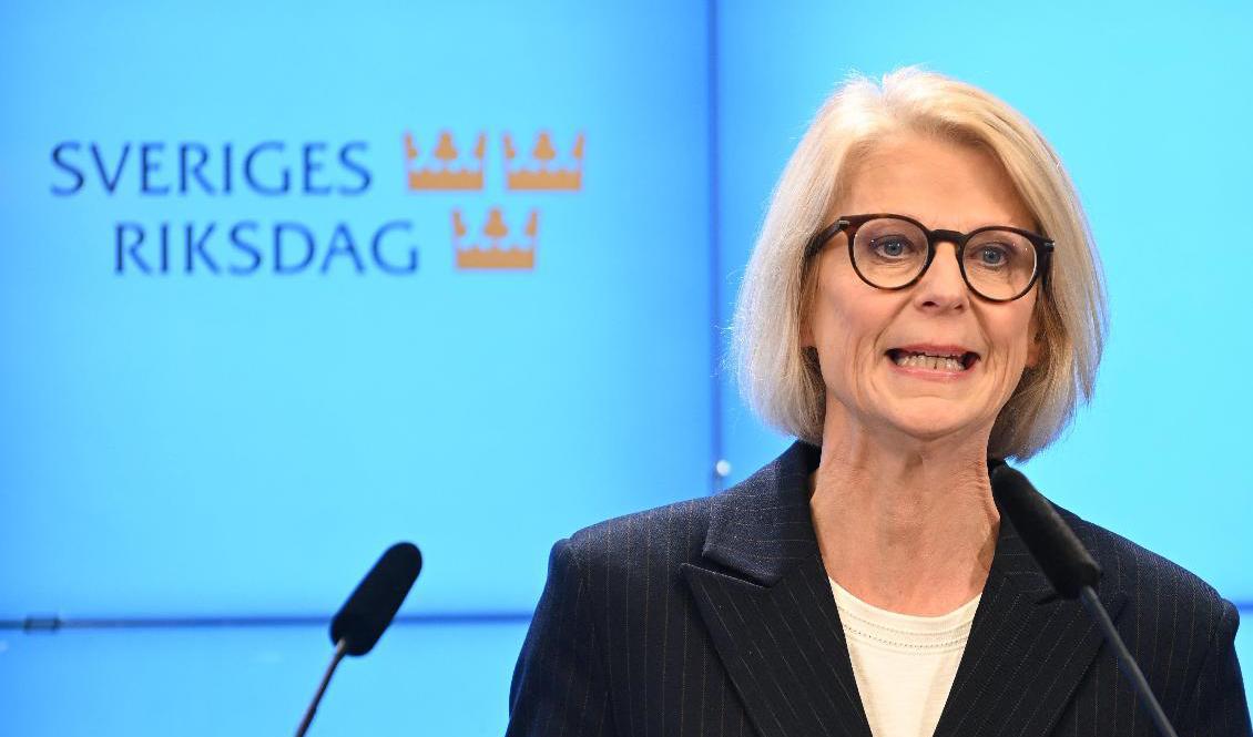 Elisabeth Svantesson (M) beskriver oppositionens budgetar som väldigt splittrade. Foto: Fredrik Sandberg/TT