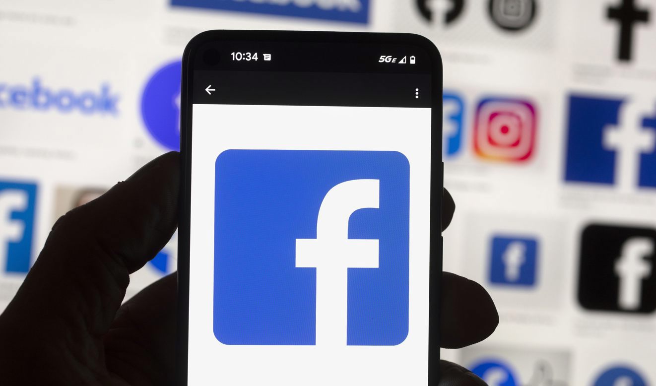 Meta hotar med att ta bort nyheter från Facebook. Arkivbild. Foto: Michael Dwyer/AP/TT