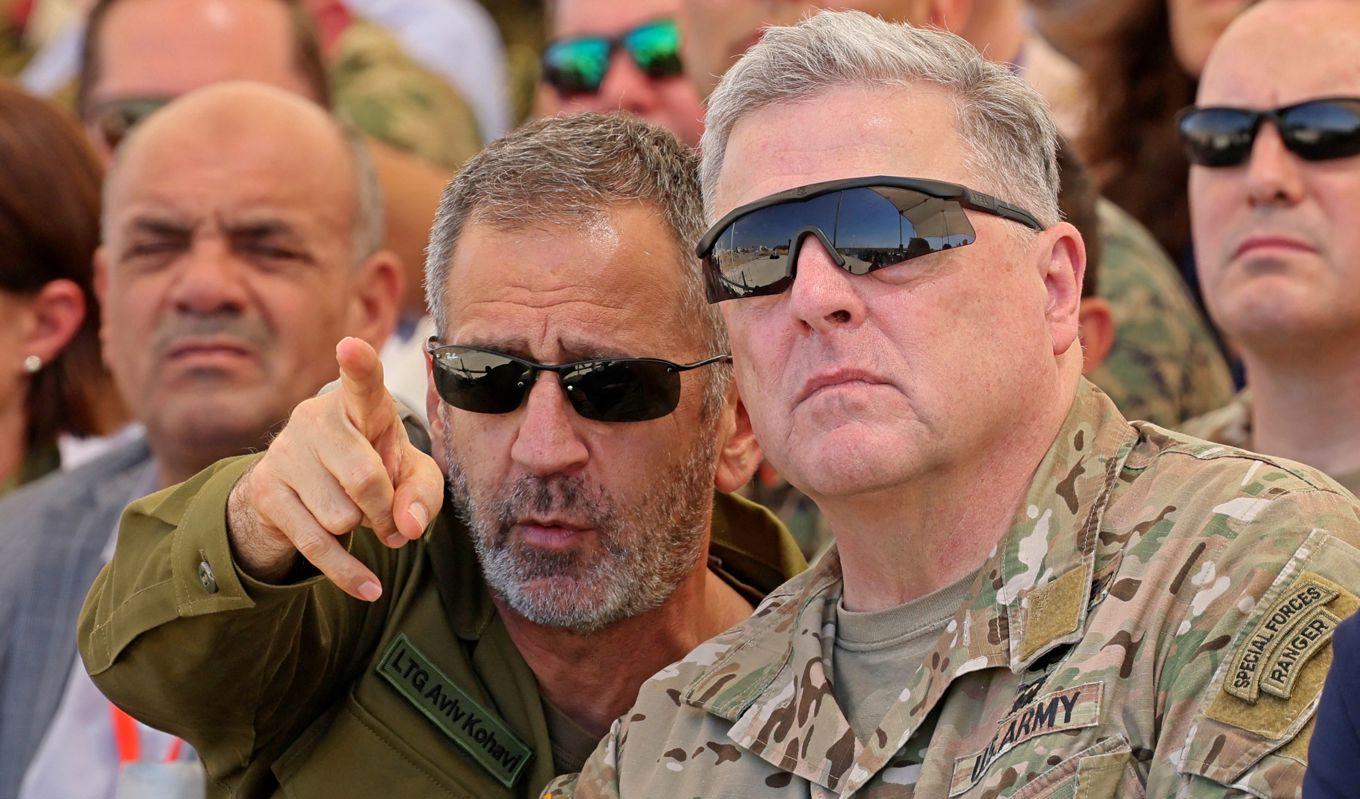 Chefen för Israels försvarsmakt Aviv Kohavi (till vänster) och USA:s försvarschef Mark Milley (till höger) har träffats för att diskutera påskyndandet av operativa planer mot Iran. Foto: Jack Guez/AFP Getty Images