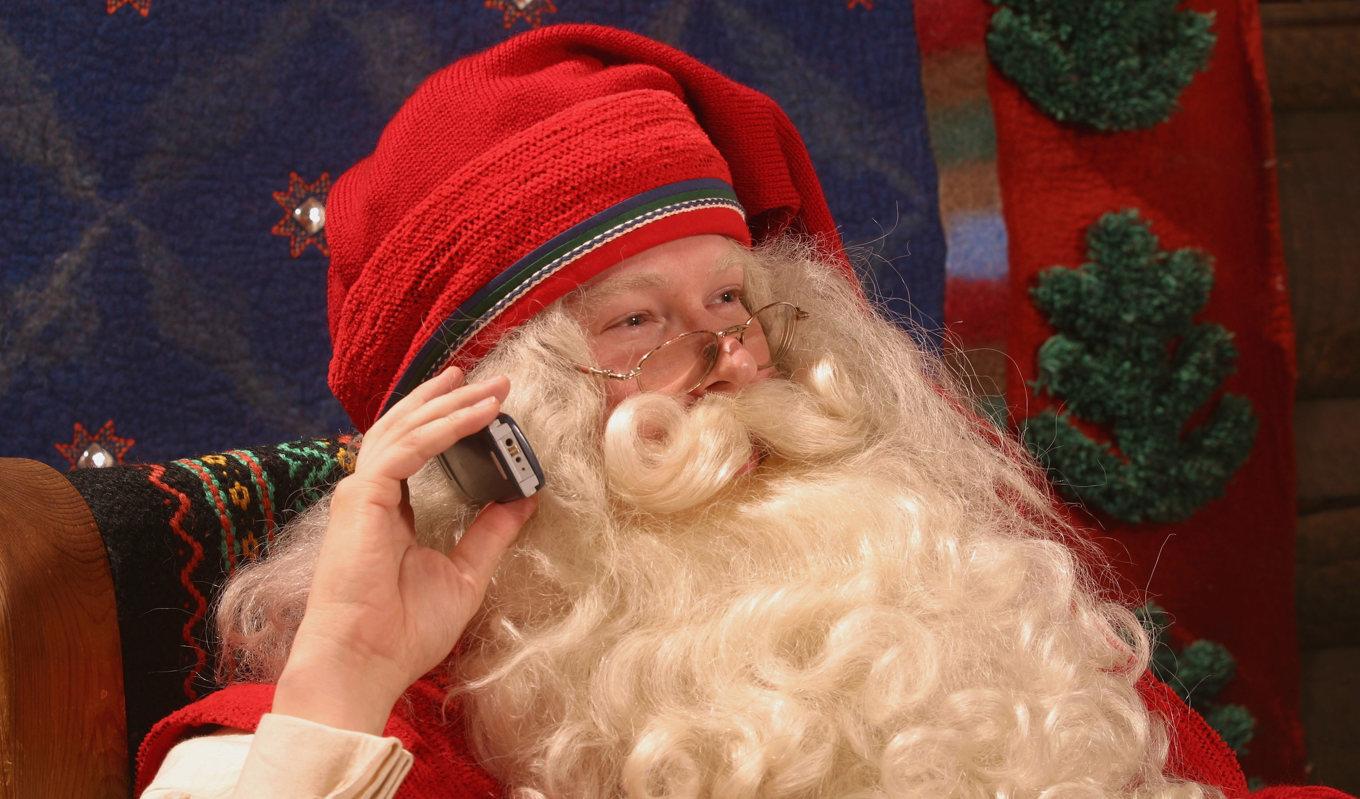 Det är bråda tider för jultomten. Foto: Tony Lewis/Getty Images