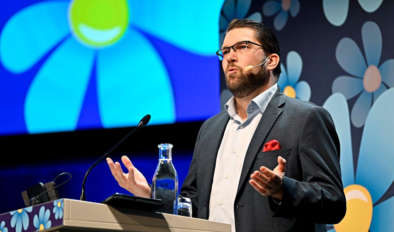Sverigedemokraternas partiledare Jimmie Åkesson talar under partiets kommun- och regionkonferens i Karlstad. Foto: Tommy Pedersen/TT