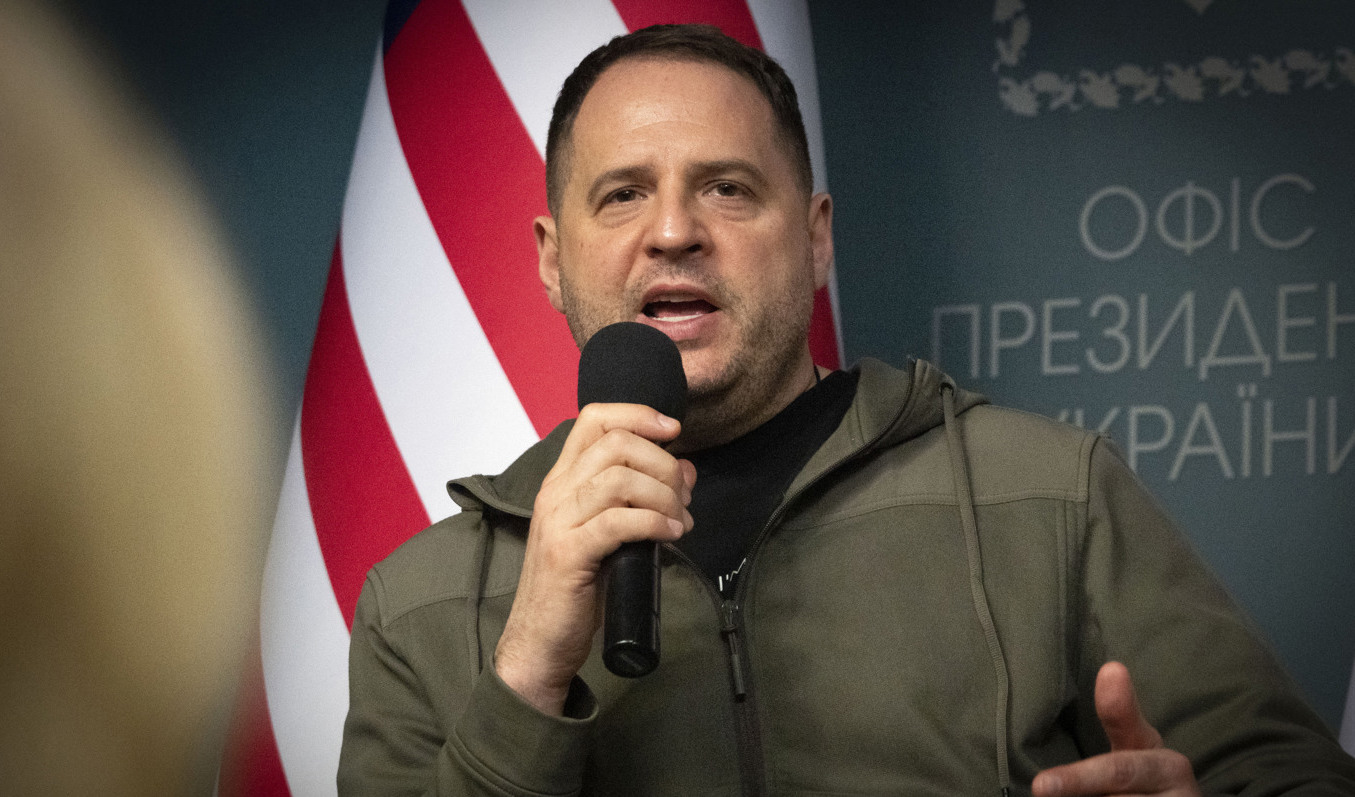 Andriy Yermak, Ukrainas president Volodomyr Zelenskyjs stabschef, uppger att drygt 60 ukrainska soldater och en amerikansk medborgare har befriats i en fångutväxling med Ryssland. Arkivbild. Foto: Efrem Lukatsky/AP/TT