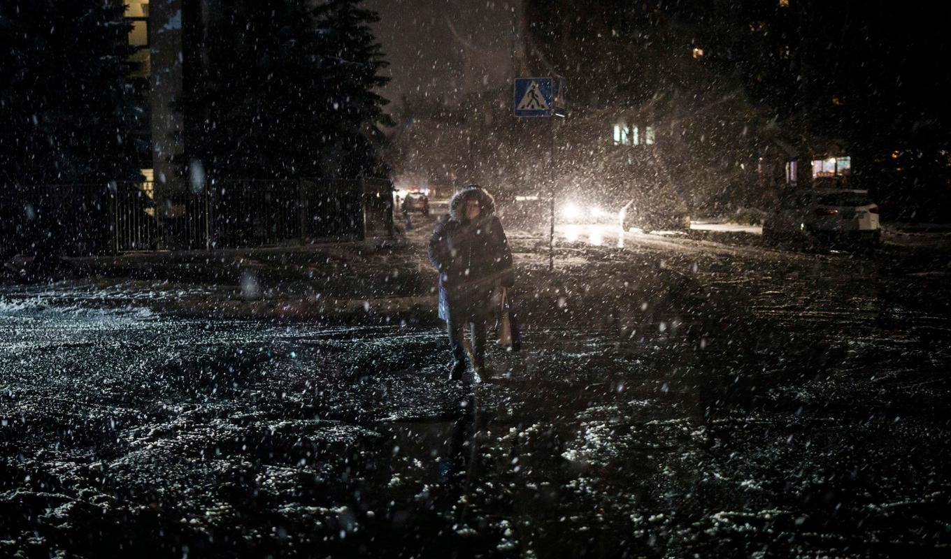 Flera städer i Ukraina har varit strömlösa efter omfattande ryska robotanfall på fredagen. Arkivbild. Foto: Felipe Dana/AP/TT