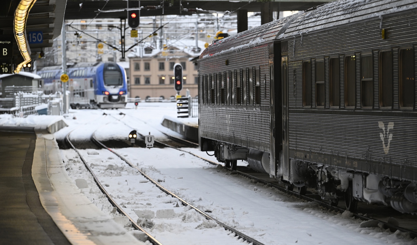 Ett väderomslag eller en nedriven kontaktledning skulle kunna ställa till det i jul, enligt SJ. Arkivbild. Foto: Jessica Gow/TT