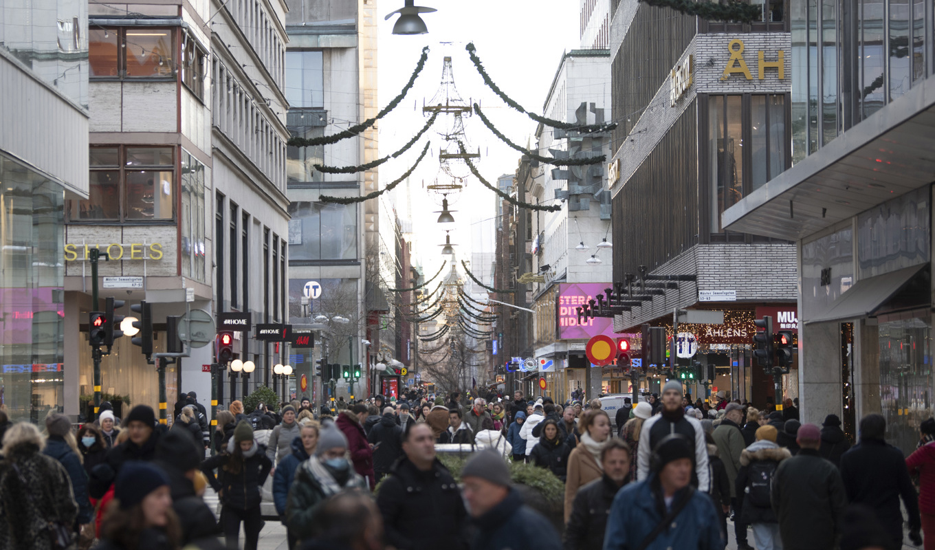 Sverige är efter årets börskollaps och prisfallet på bostadsmarknaden troligen redan i recession, till följd av minskad köpkraft i inflations- och räntechocken. Arkivbild. Foto: Fredrik Sandberg/TT