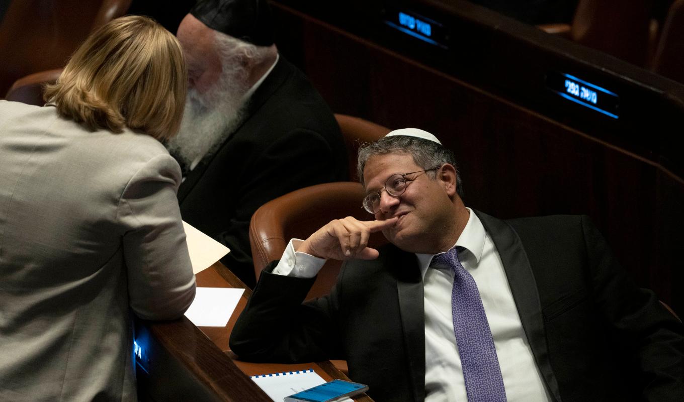 Den kontroversielle knessetledamoten och ytterhögerpolitikern Itamar Ben-Gvir blir nationell säkerhetsminister i den nya israeliska regeringen. Bild från knesset tidigare i december. Foto: Maya Alleruzzo/AP/TT