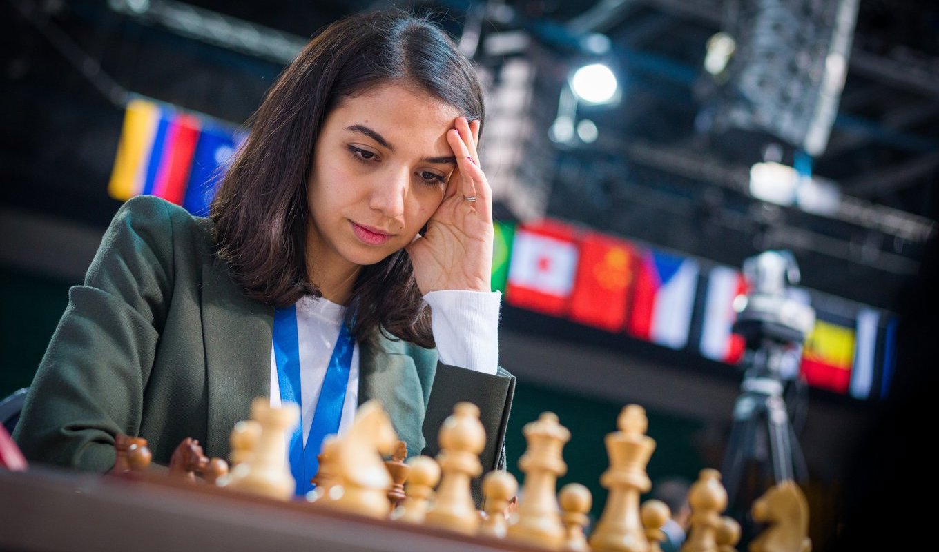 Sara Khadem i aktion under snabbschack-VM i kazakiska Almaty. Foto: Lennart Ootes/Fide