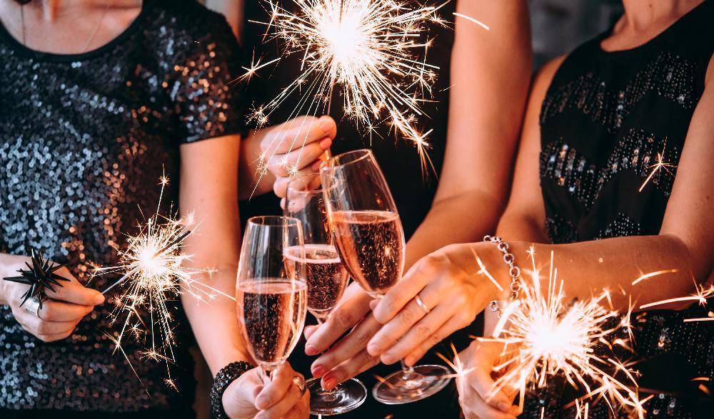 Över hela världen korkas det upp champagne när nyåret ska firas in. Foto: Shutterstock