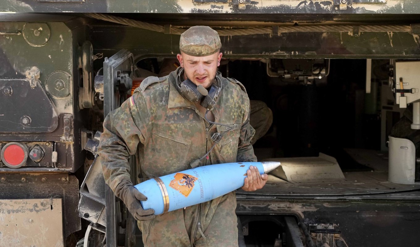 En soldat inom Tysklands försvarsmakt under en övning i tyska Grafenwöhr i juli. Foto: Michael Probst/AP/TT