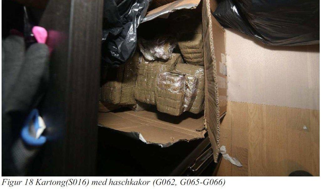 300 kilo narkotika hittades i lägenheten som hyrdes av den 19-åriga kvinnan. Hon åtalas nu för synnerligen grovt narkotikabrott. Foto: Polisens förundersökningsprotokoll