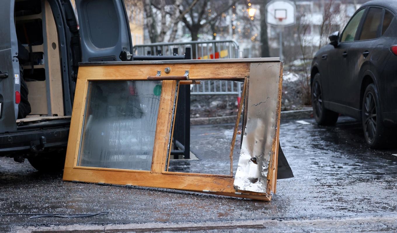 En port som gått sönder i samband med en explosion utanför en fastighet i Farsta i södra Stockholm i slutet av december. Arkivbild. Foto: Ali Lorestani/TT