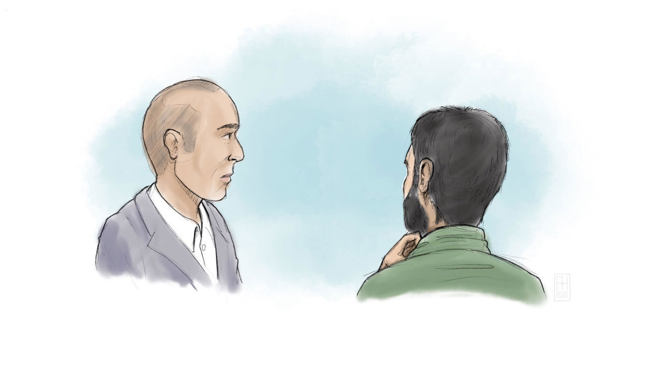 Peyman Kia (vänster) och Payam Kia under rättegången i Stockholms tingsrätt. Bröderna dömdes på torsdagen till livstids respektive nio år och tio månaders fängelse för grovt spioneri. Foto: Anders Humlebo/TT