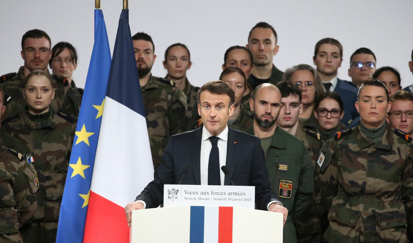 Emmanuel Macron i talarstolen i Mont-de-Marsan. Foto: Bob Edme/pool/AP/TT