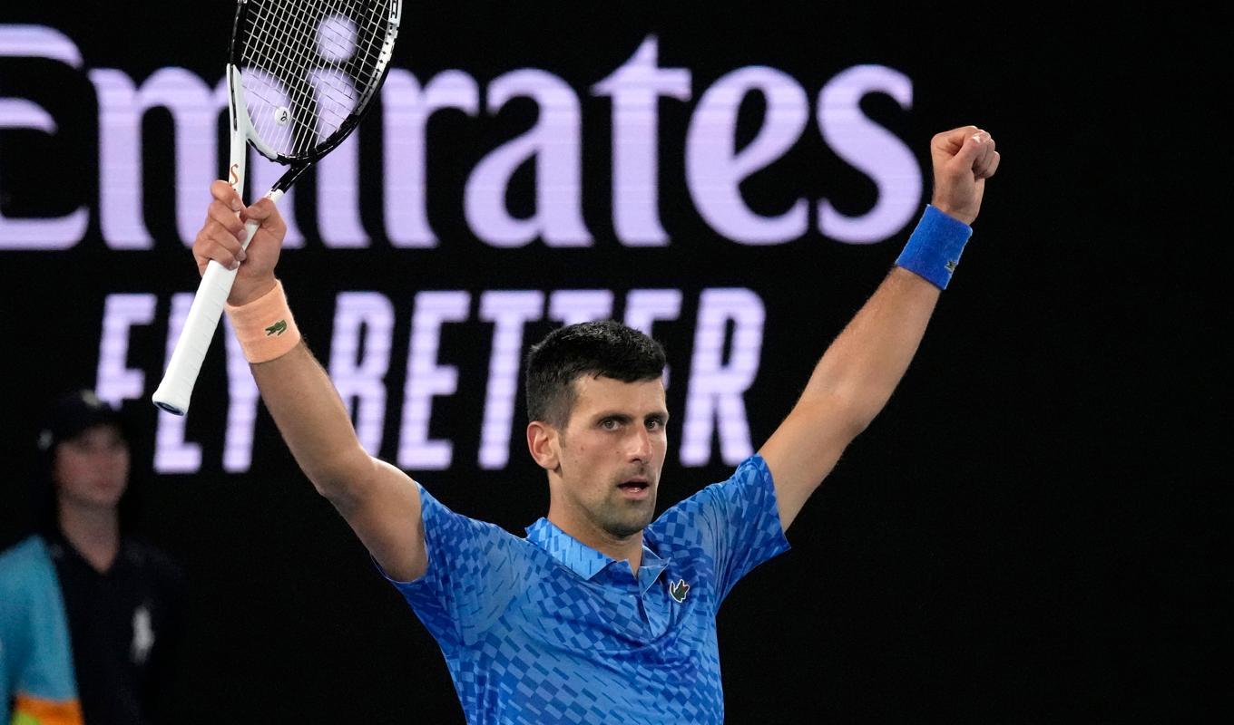Novak Djokovic firar segern mot Grigor Dimitrov i Australian Open. Foto: Aaron Favila/AP/TT