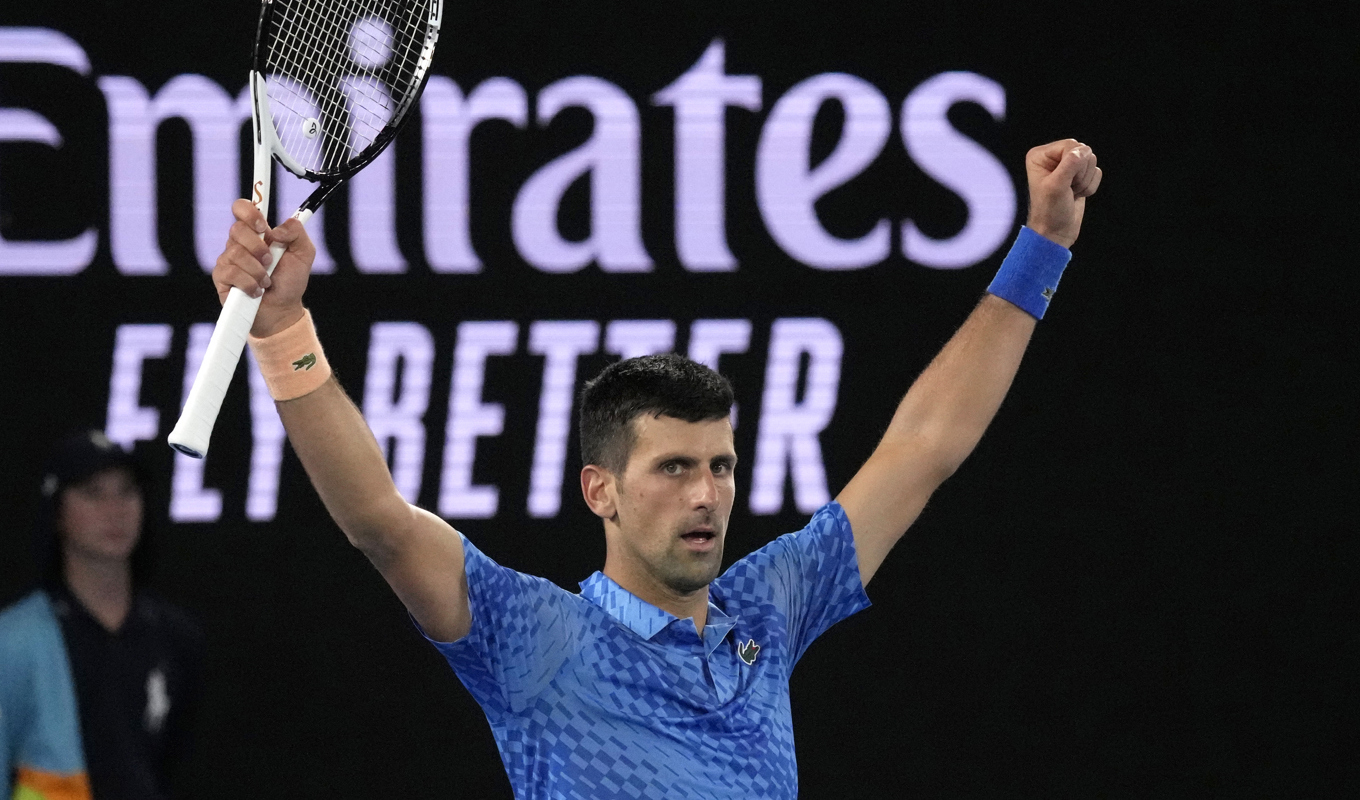 Novak Djokovic firar segern mot Grigor Dimitrov i Australian Open. Foto: Aaron Favila/AP/TT