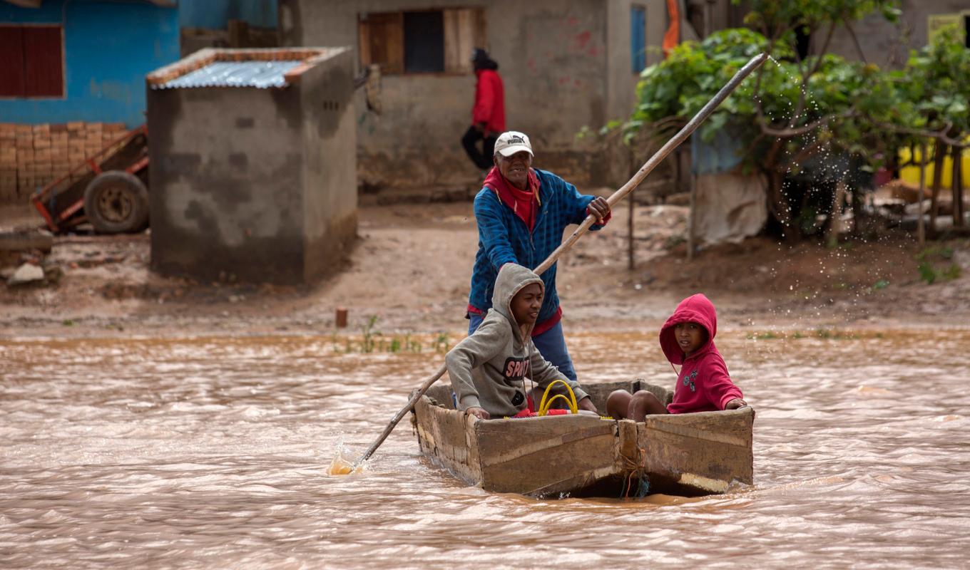 Cyklondrabbade invånare i Madagaskars huvudstad Antananarivo den 28 januari. Foto: Alexander Joe/AP/TT