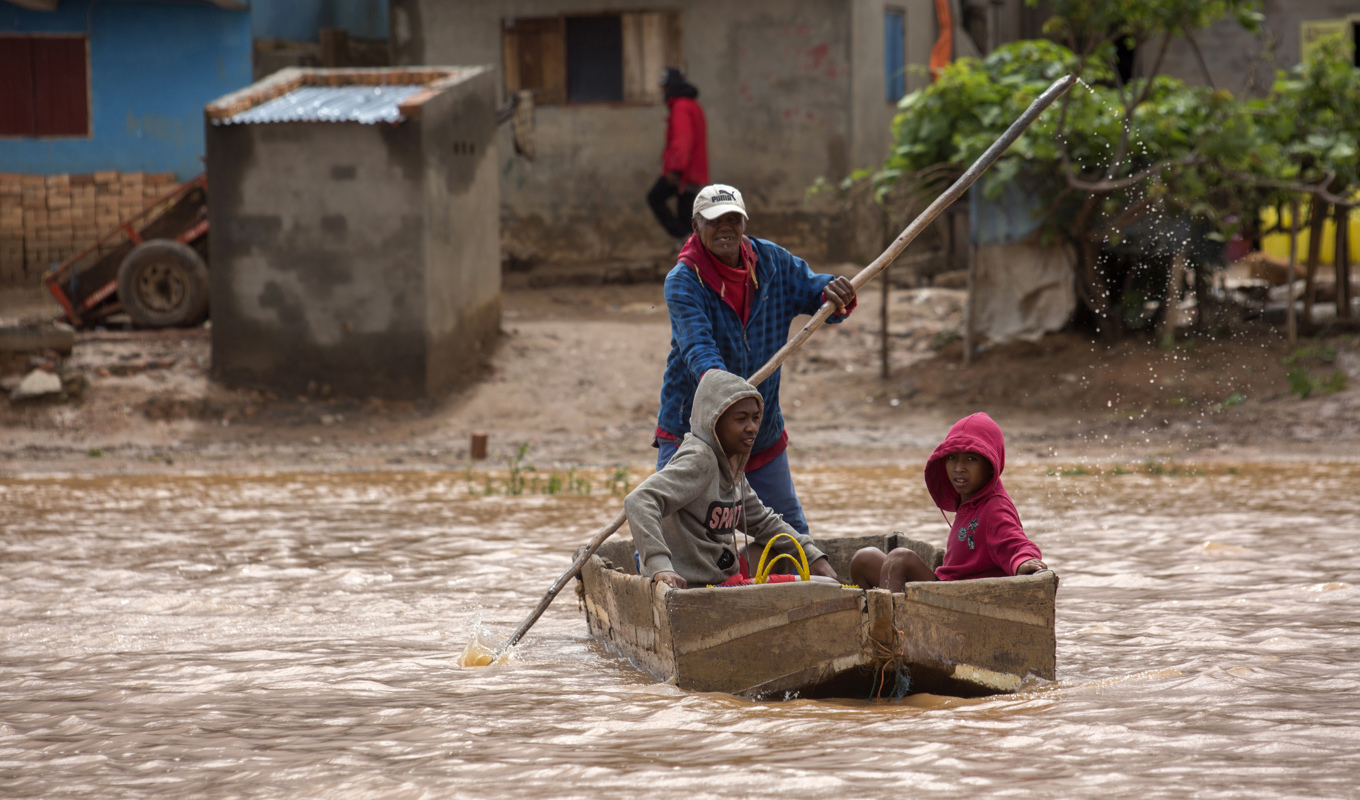 Cyklondrabbade invånare i Madagaskars huvudstad Antananarivo den 28 januari. Foto: Alexander Joe/AP/TT