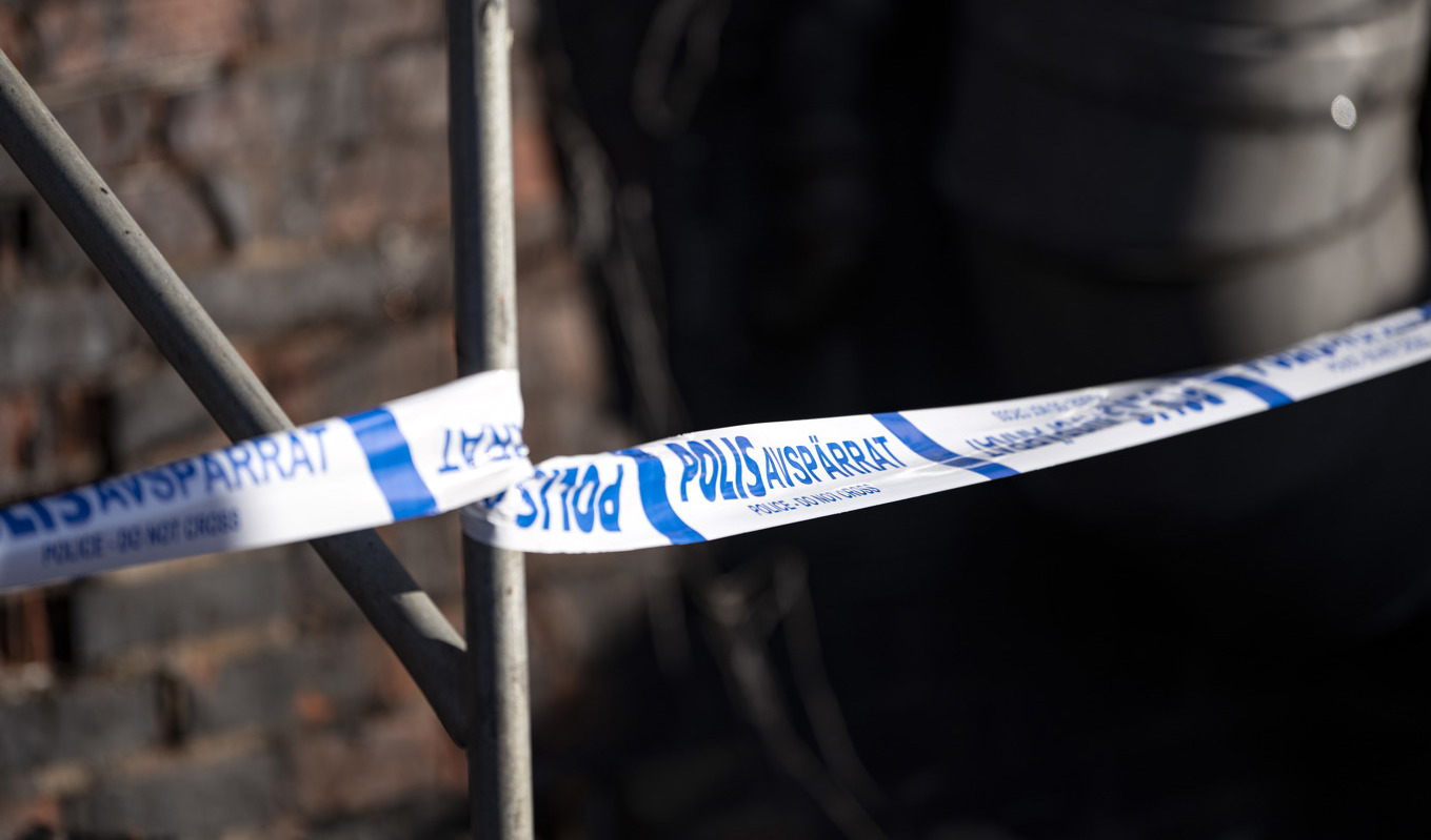 En del avspärrningar är fortfarande upprättade vid en adress i Kungsängen, i Upplands-Bro. Arkivbild. Foto: Johan Nilsson/TT